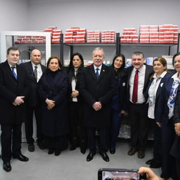 El Gobernador Elías Suárez inauguró el renovado edificio del Hospital de Beltrán y entrego viviendas sociales