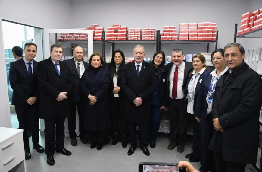 El Gobernador Elías Suárez inauguró el renovado edificio del Hospital de Beltrán y entrego viviendas sociales