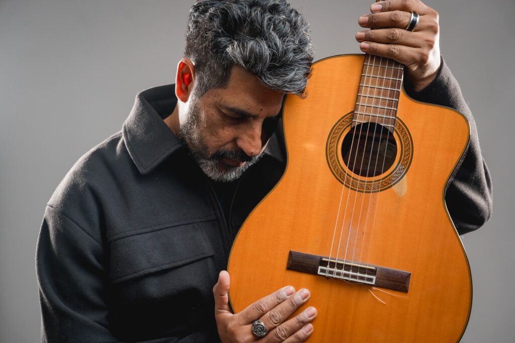 Demi Carabajal presenta su nuevo disco «Ordenando el Caos» en la histórica casa de La Banda