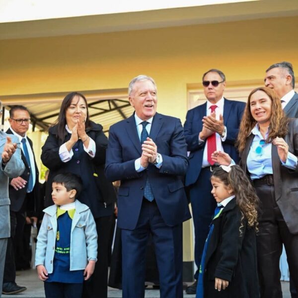 El Gobernador Suárez inauguró obras en cuatro establecimientos educativos de Loreto Atamisqui y entregó viviendas sociales
