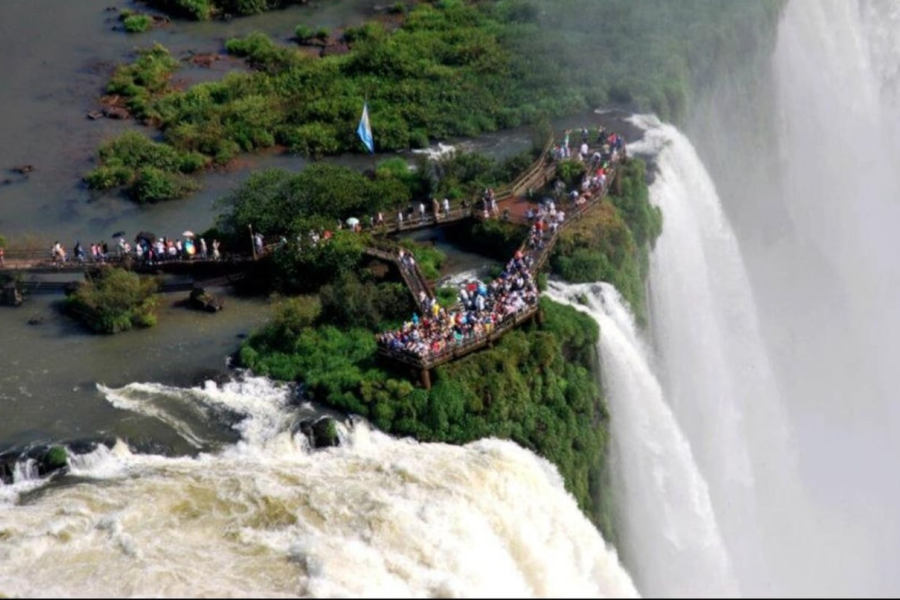 La Garganta del Diablo permanecerá cerrada por tareas preventivas ante la crecida del río Iguazú La Garganta del Diablo permanecerá cerrada por tareas preventivas ante la crecida del río Iguazú
