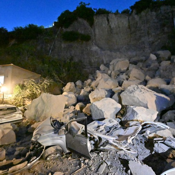 Un fuerte sismo en Italia dejó heridos y obligó a evacuar a 300 personas