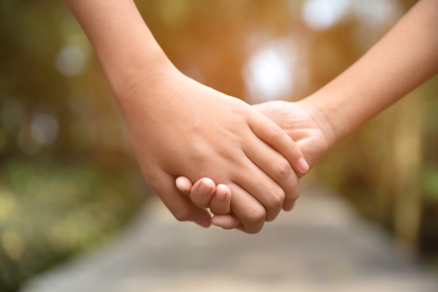 Un país determinó que padres podrían ser sancionados si permiten relaciones entre menores de edad Un país determinó que padres podrían ser sancionados si permiten relaciones entre menores de edad