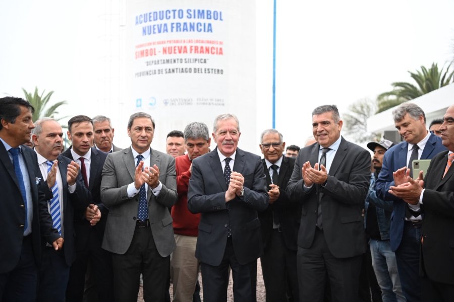 El gobernador Elías Suárez inauguró el acueducto El Simbol – Nueva Francia y entregó viviendas en Silípica El gobernador Elías Suárez inauguró el acueducto El Simbol – Nueva Francia y entregó viviendas en Silípica