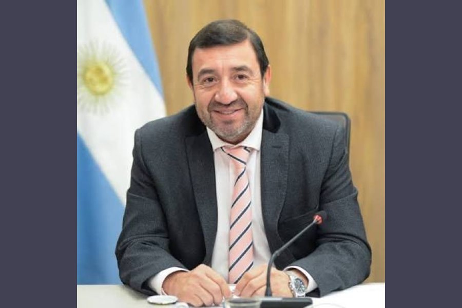 El ministro Bernardo Herrera fue hospitalizado tras sufrir un choque en cadena en avenida Solís