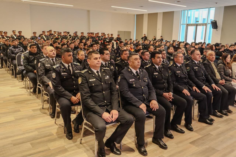 Reconocieron a policías por su actuación en tres procedimientos de alto riesgo en Santiago del Estero Reconocieron a policías por su actuación en tres procedimientos de alto riesgo en Santiago del Estero
