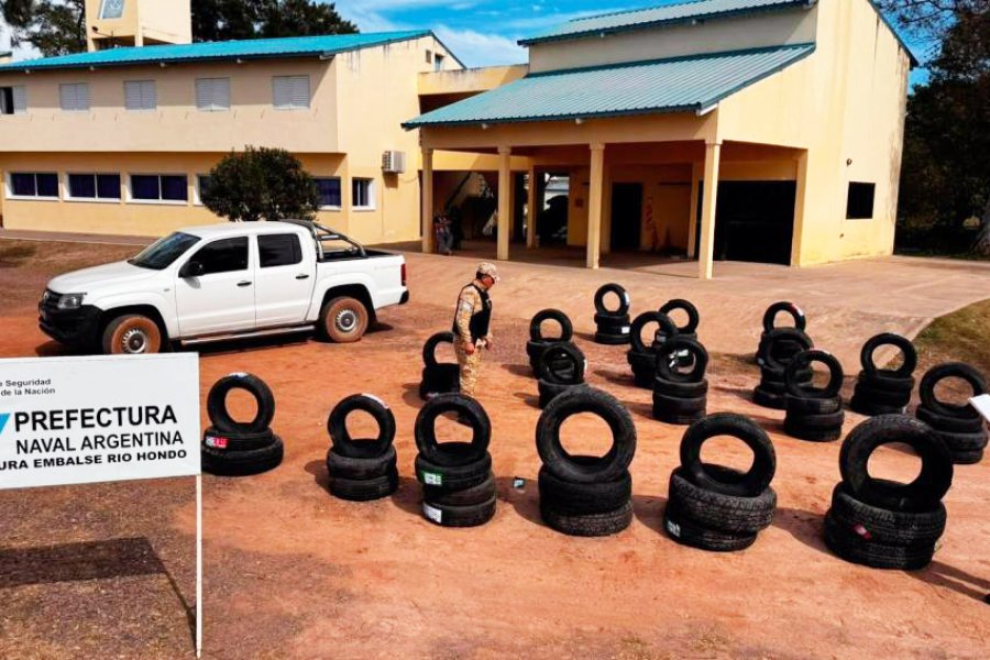 Prefectura secuestró neumáticos de origen extranjero valuados en más de $44 millones en Pozo Hondo Prefectura secuestró neumáticos de origen extranjero valuados en más de $44 millones en Pozo Hondo