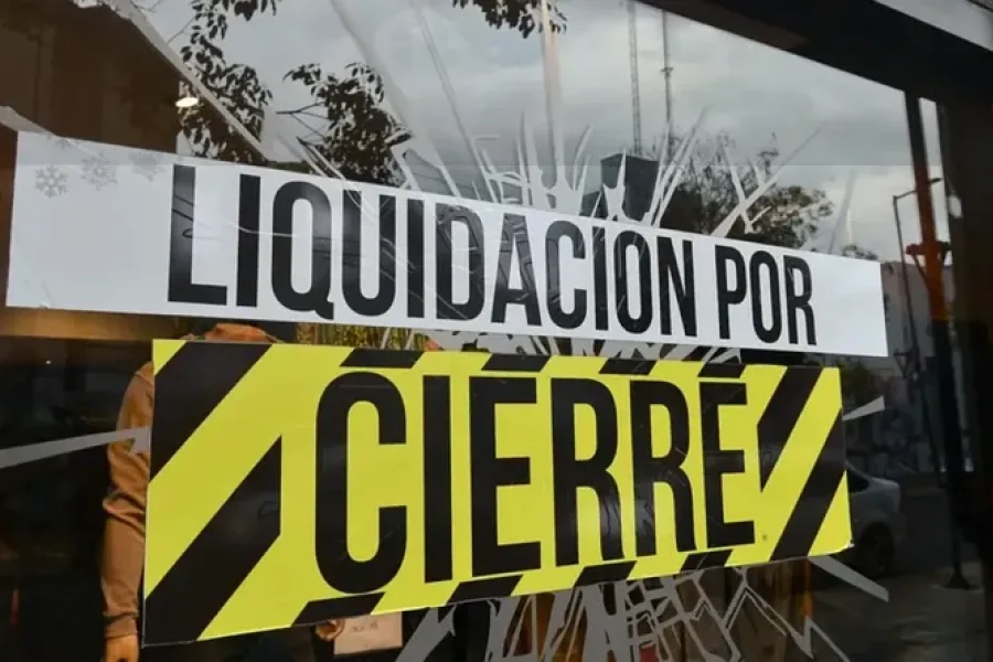 Durante mayo se perdieron más de 113.000 puestos de trabajo registrados y cerraron casi 2.400 empresas en Argentina