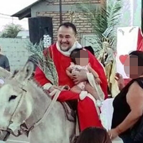 Un sacerdote fue detenido tras chocar a dos jóvenes en Sumampa y darse a la fuga