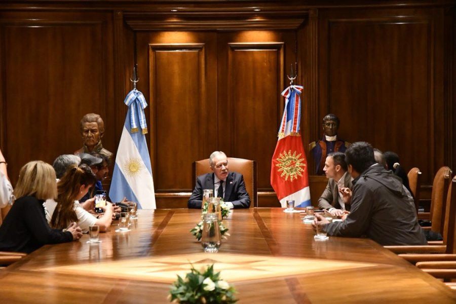 El gobernador Elías Suárez recibió a veteranos de Guerra de Malvinas de La Matanza El gobernador Elías Suárez recibió a veteranos de Guerra de Malvinas de La Matanza