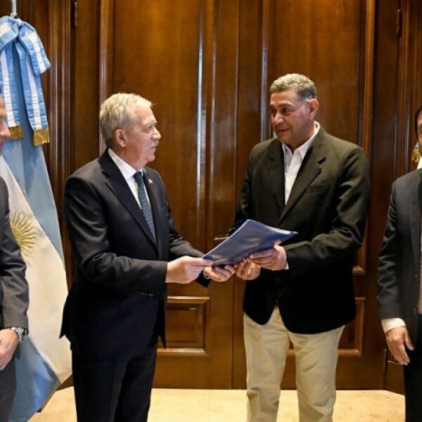 El gobernador Elías Suárez puso en funciones al nuevo comisionado municipal de Donadeu