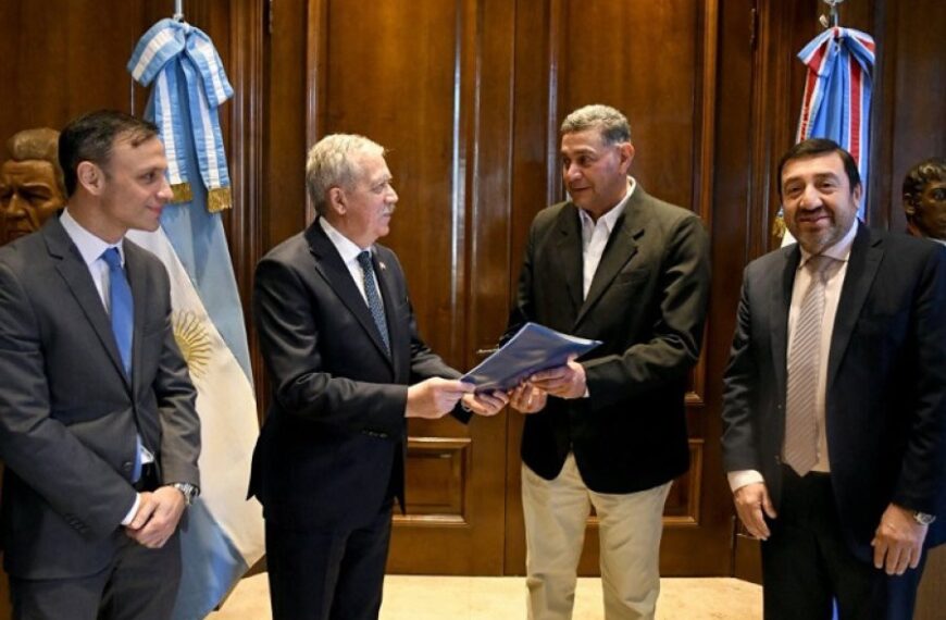 El gobernador Elías Suárez puso en funciones al nuevo comisionado municipal de Donadeu