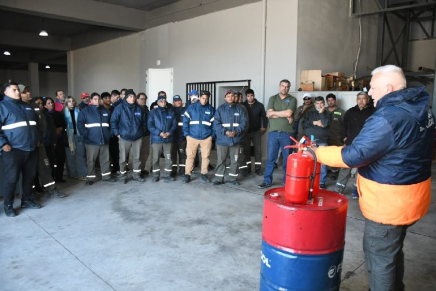 Capacitaron a trabajadores municipales sobre prevención de incendios y uso de matafuegos