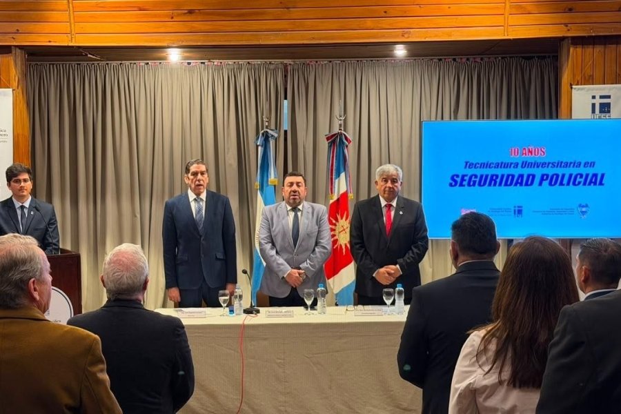 La Policía provincial y la Universidad Católica celebraron los 10 años de la Tecnicatura en Seguridad Policial