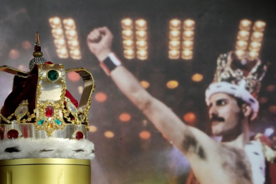 Subastan objetos de Freddie Mercury con piezas cotizadas en más de medio millón de dólares