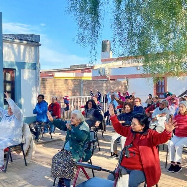 Pampa de los Guanacos afianza las clases de Gimnasia de Rehabilitación para adultos mayores