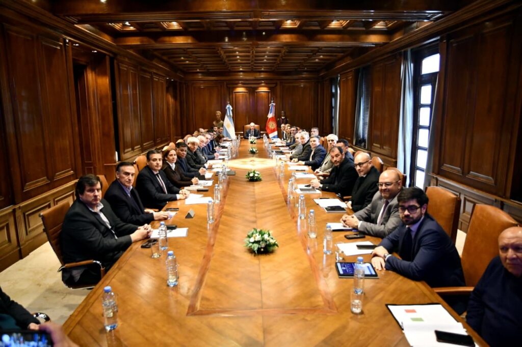 El Gobernador Elías Suárez convocó a una reunión de gabinete ampliada en Casa de Gobierno El Gobernador Elías Suárez convocó a una reunión de gabinete ampliada en Casa de Gobierno