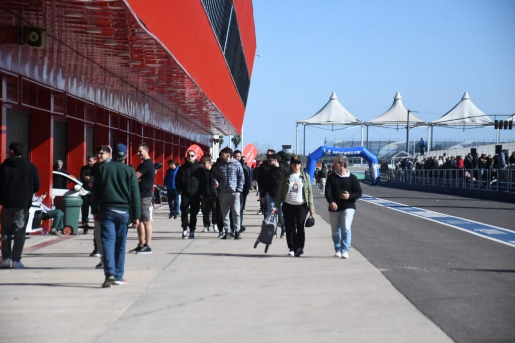 Con más de 100 autos de alta gama en pista comenzó en Las Termas el Day Argentina Con más de 100 autos de alta gama en pista comenzó en Las Termas el Day Argentina