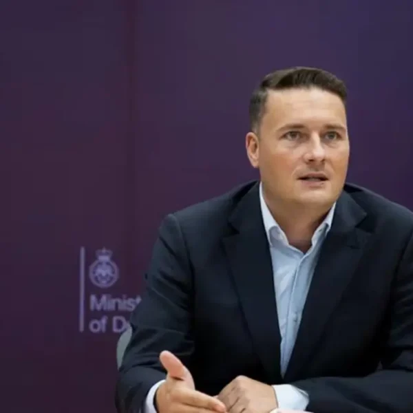 El secretario de Defensa británico afirmó que el Reino Unido está preparado para defender las Islas Malvinas