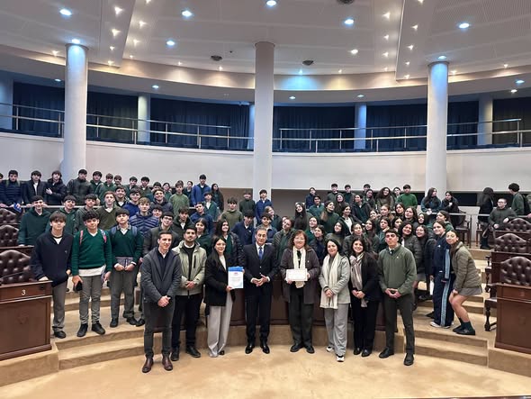 El vicegobernador Carlos Silva Neder recibió a estudiantes del Colegio Hermano Hermas de Bruijn en la Legislatura Provincial El vicegobernador Carlos Silva Neder recibió a estudiantes del Colegio Hermano Hermas de Bruijn en la Legislatura Provincial