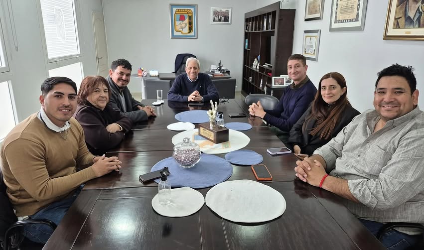 José Emilio Neder mantuvo una reunión de trabajo con el intendente de Quimilí y concejales electos del Partido Justicialista José Emilio Neder mantuvo una reunión de trabajo con el intendente de Quimilí y concejales electos del Partido Justicialista