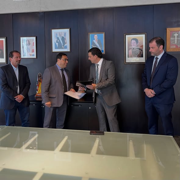 El ministro de Economía puso en funciones al director de Comercio y al nuevo titular del Hipódromo “27 de Abril” El ministro de Economía puso en funciones al director de Comercio y al nuevo titular del Hipódromo “27 de Abril”