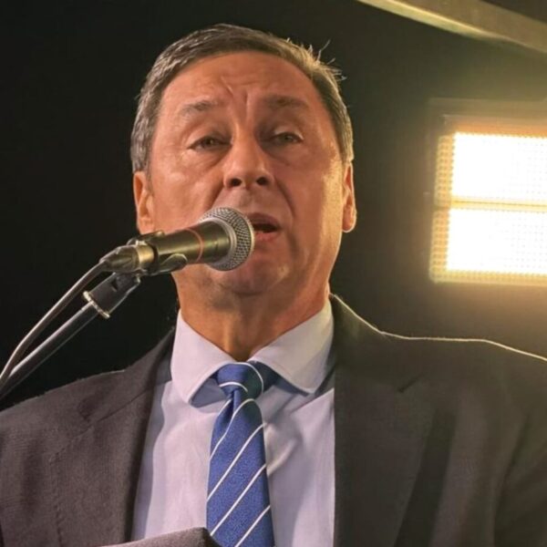 “En Santiago demostramos que la responsabilidad financiera es posible sin abandonar al pueblo”