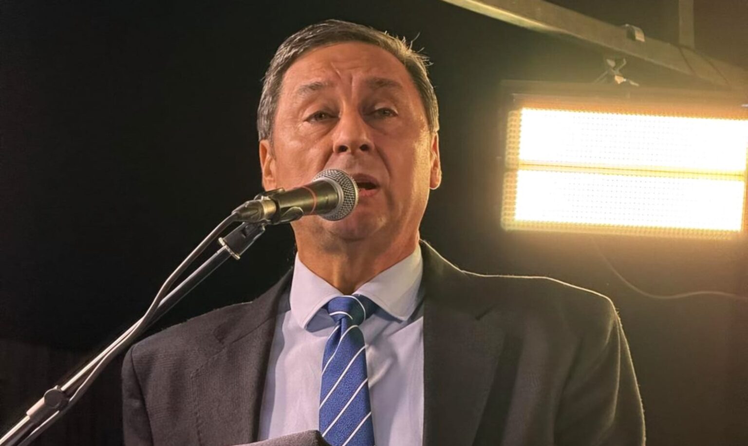 “En Santiago demostramos que la responsabilidad financiera es posible sin abandonar al pueblo”