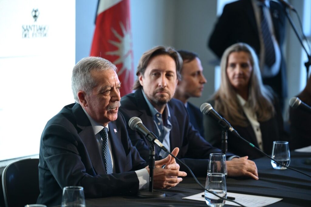 Elías Suárez presentó en Buenos Aires la 16ª Feria Provincial del Libro que contará con figuras nacionales e internacionales Elías Suárez presentó en Buenos Aires la 16ª Feria Provincial del Libro que contará con figuras nacionales e internacionales
