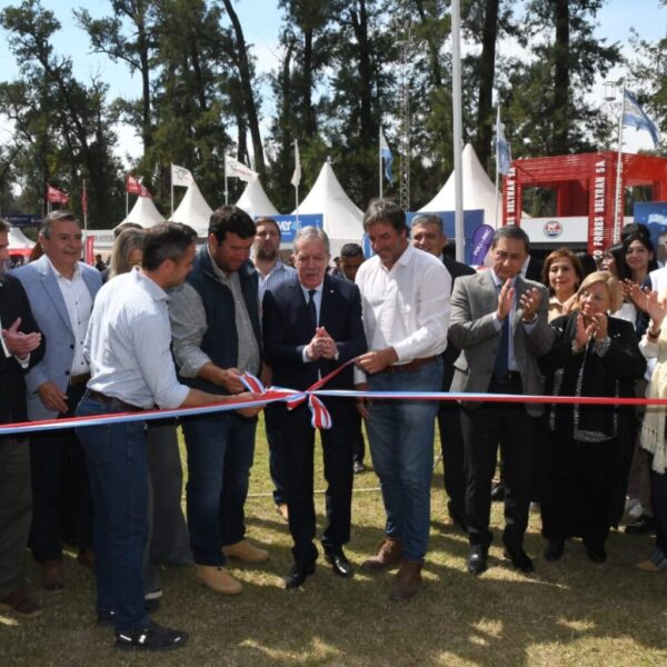 Elia Suárez participó de la apertura oficial de la 19ª ExpoBra y firmó convenios para potenciar la trazabilidad ganadera