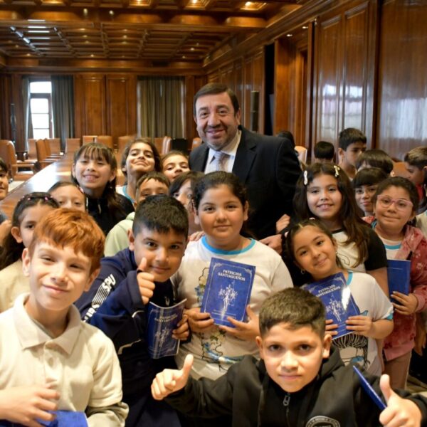 Estudiantes de cuatro establecimientos educativos conocieron Casa de Gobierno