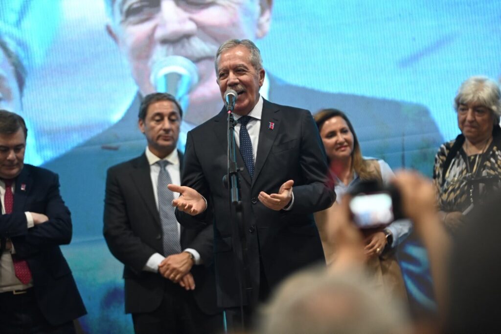 El Gobernador Elías Suárez participó de los festejos por el Día de los Jubilados El Gobernador Elías Suárez participó de los festejos por el Día de los Jubilados