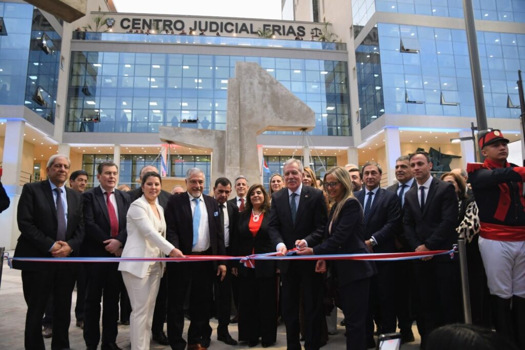 El Gobernador Elías Suárez inauguró el moderno Centro Judicial de Frías El Gobernador Elías Suárez inauguró el moderno Centro Judicial de Frías