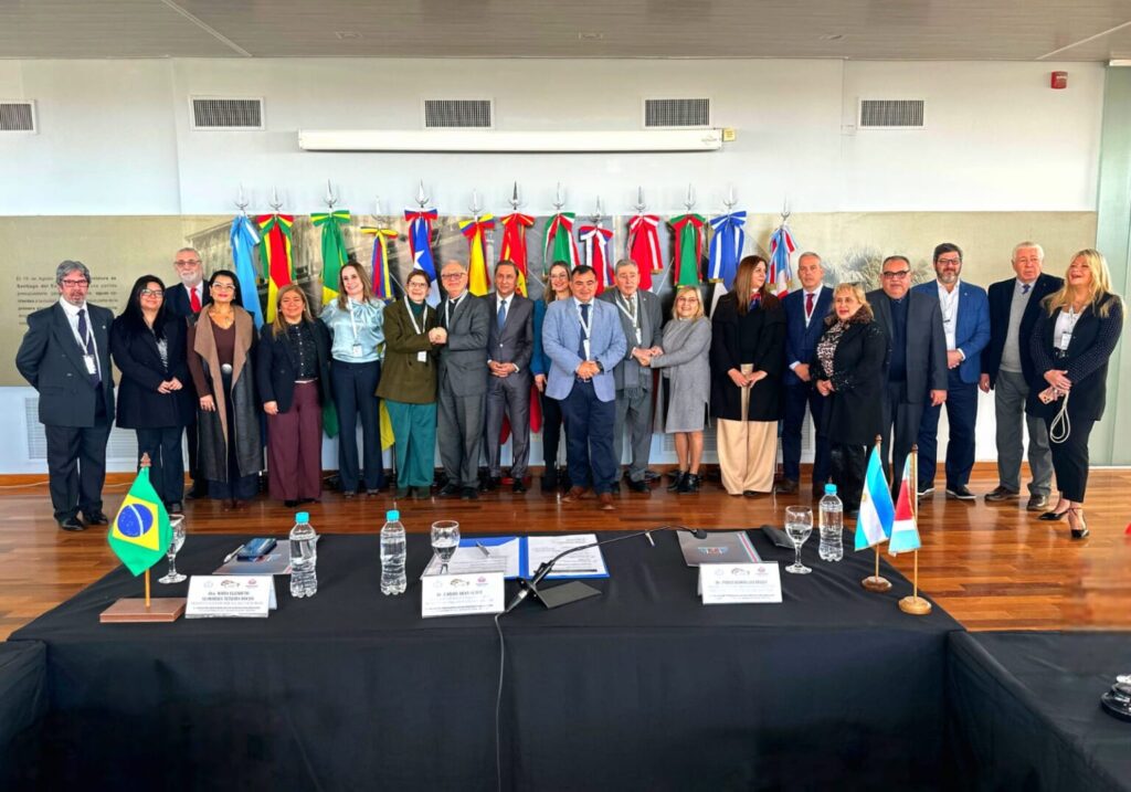 El Vicegobernador encabezó la apertura del II Encuentro Iberoamericano de Derecho Parlamentario en la Legislatura Provincial El Vicegobernador encabezó la apertura del II Encuentro Iberoamericano de Derecho Parlamentario en la Legislatura Provincial