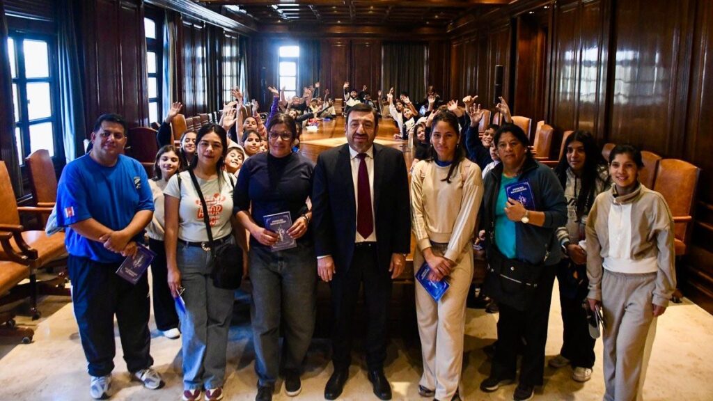 Alumnos de la ciudad de Bandera visitaron Casa de Gobierno