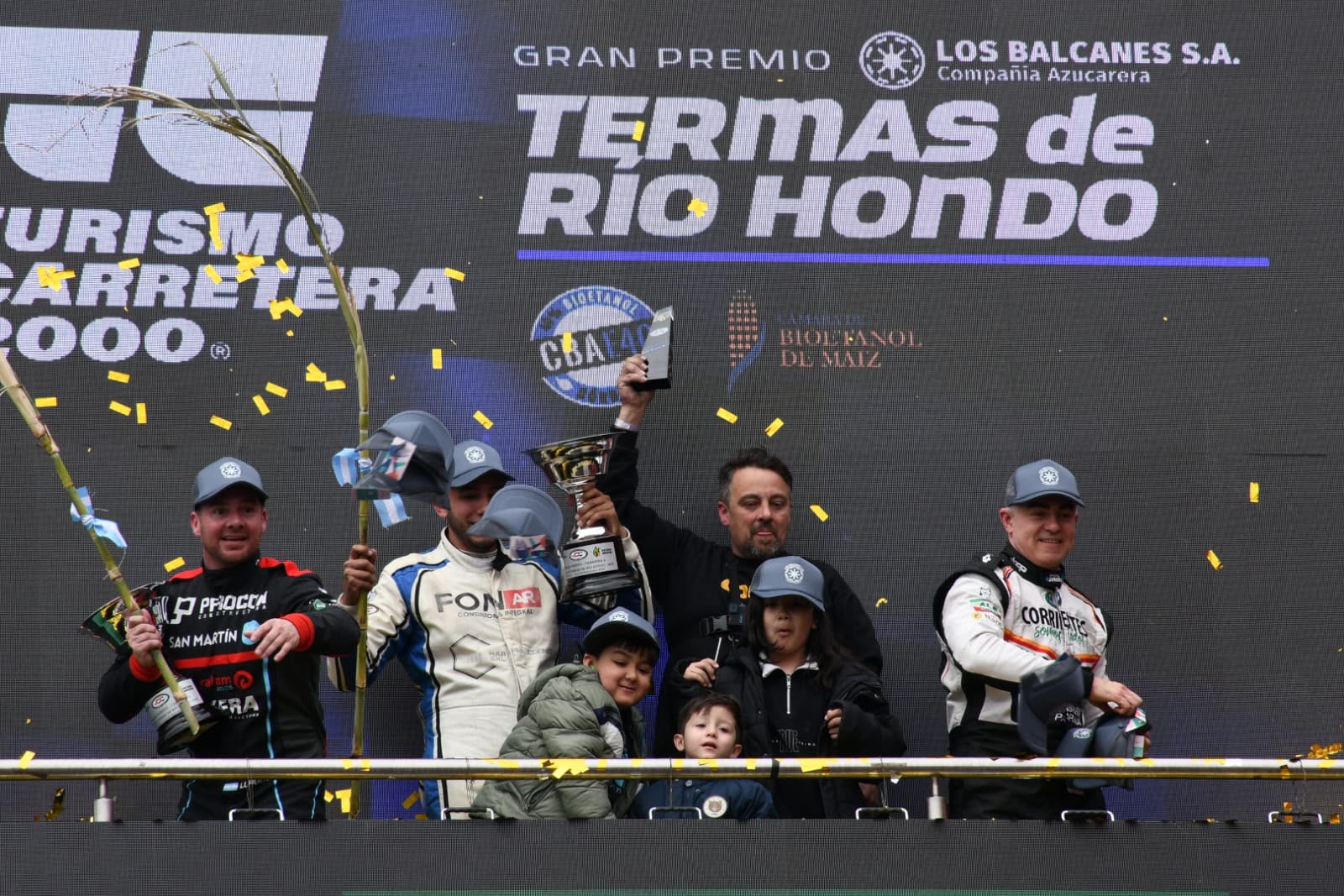 El Autodromo de Las Termas de Rio Hondo vivio un fin de semana a pura velocidad con el Turismo Pista y el Turismo Carretera 2000