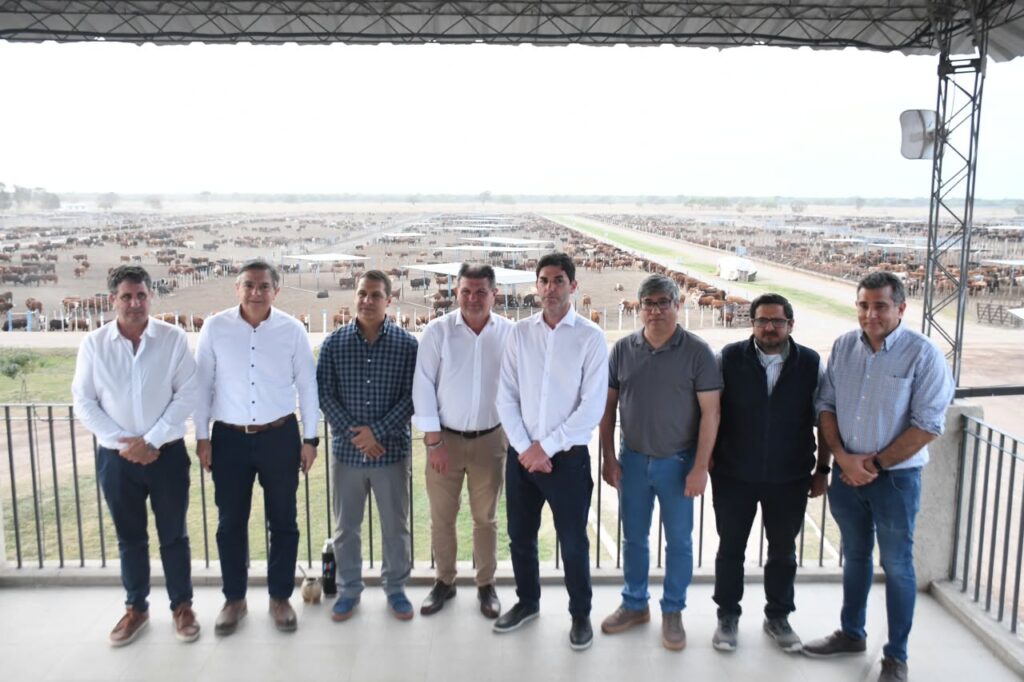 Funcionarios apreciaron el potencial productivo de la provincia en la visita a un feedlot en Fernández Funcionarios apreciaron el potencial productivo de la provincia en la visita a un feedlot en Fernández