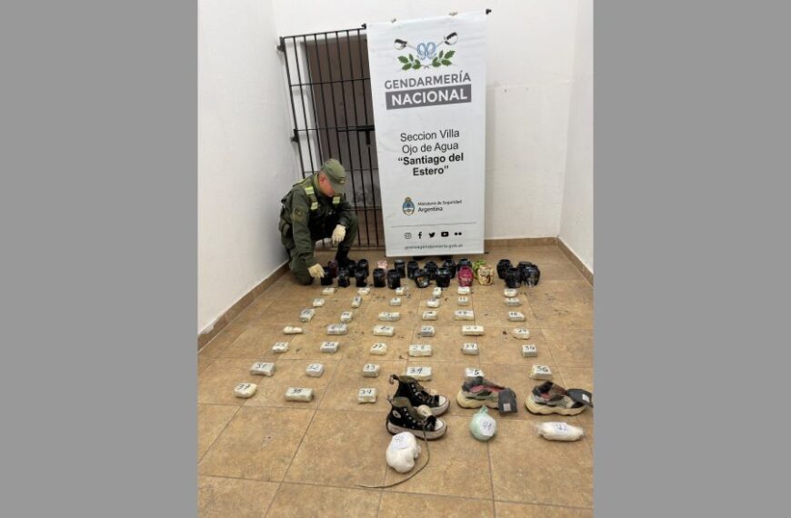 Incautación de casi 10 kilos de cocaína ocultos en zapatillas y jarrones durante un operativo en Ojo de Agua