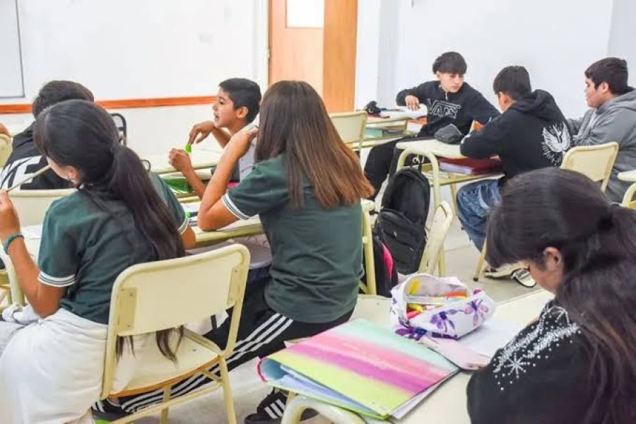 Deterioro de los indicadores de trayectoria escolar en el nivel secundario y brechas provinciales en el gasto por alumno Deterioro de los indicadores de trayectoria escolar en el nivel secundario y brechas provinciales en el gasto por alumno