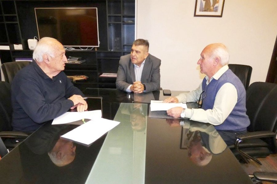 El Ministerio de Obras Públicas y el municipio de Selva rubricaron un convenio para el mantenimiento de canales de desagüe El Ministerio de Obras Públicas y el municipio de Selva rubricaron un convenio para el mantenimiento de canales de desagüe