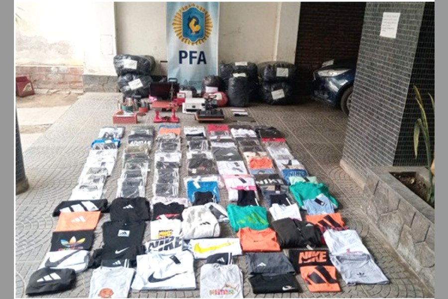 La Policía Federal desmanteló un taller textil clandestino de indumentaria deportiva apócrifa en la Capital santiagueña La Policía Federal desmanteló un taller textil clandestino de indumentaria deportiva apócrifa en la Capital santiagueña