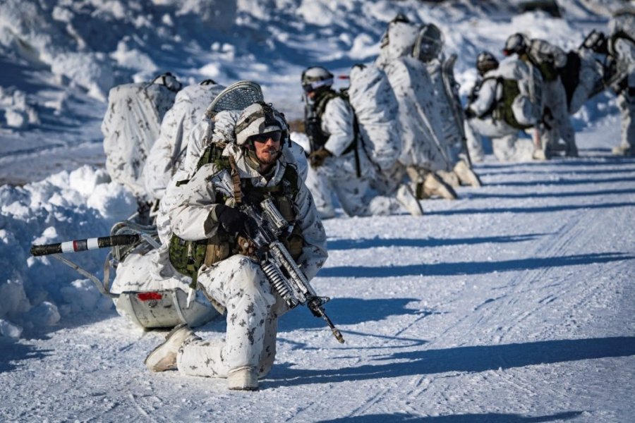 Efectivos de la Infantería de Marina de Estados Unidos participan de un entrenamiento de supervivencia en Ushuaia