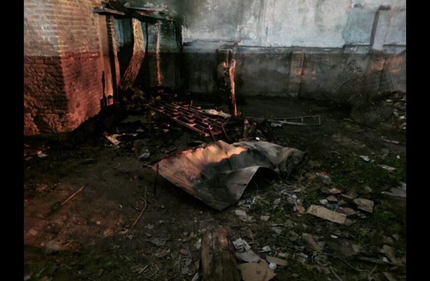 Buscan a un sospechoso por provocar tres incendios intencionales en el barrio Sarmiento