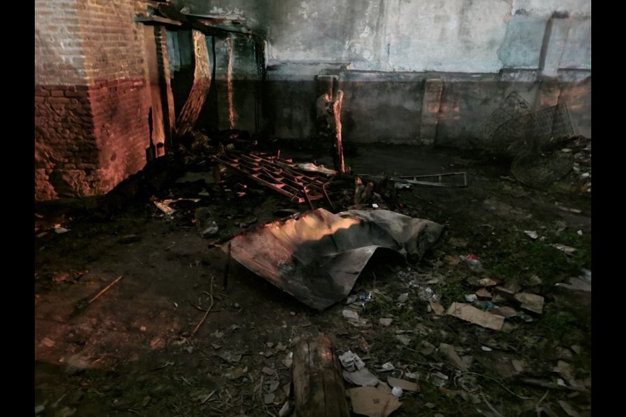 Buscan a un sospechoso por provocar tres incendios intencionales en el barrio Sarmiento Buscan a un sospechoso por provocar tres incendios intencionales en el barrio Sarmiento