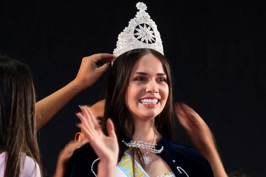 La santiagueña Constanza Lastra Errasti fue coronada Representante Nacional de los Estudiantes en Jujuy La santiagueña Constanza Lastra Errasti fue coronada Representante Nacional de los Estudiantes en Jujuy