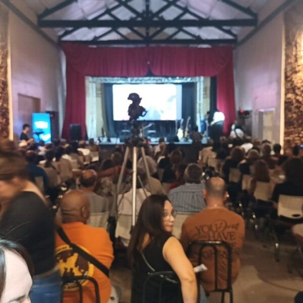 El Teatro del Pueblo albergó la 32ª edición del encuentro internacional Guitarras del Mundo