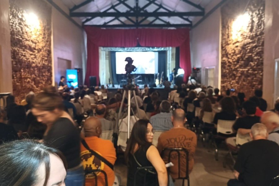 El Teatro del Pueblo albergó la 32ª edición del encuentro internacional Guitarras del Mundo