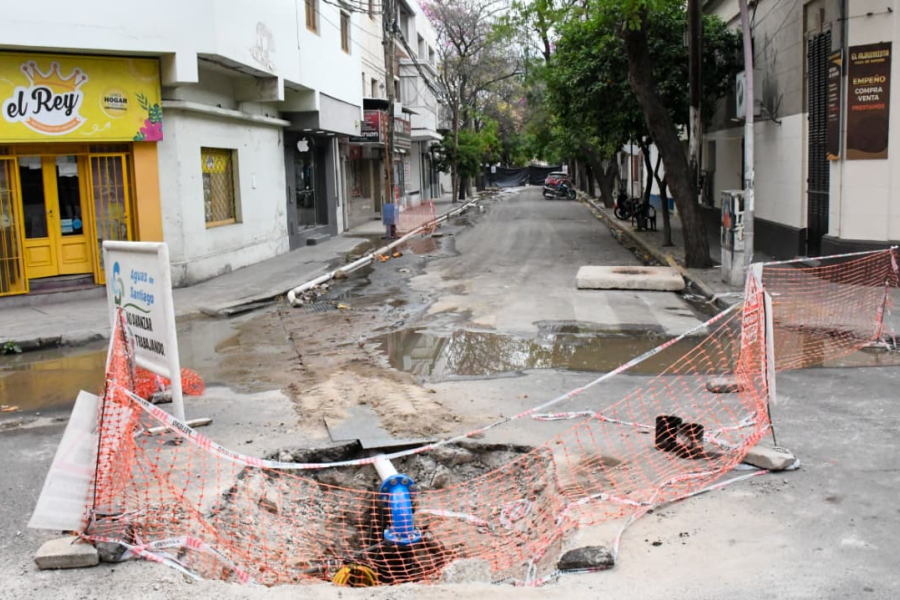 La Municipalidad sancionó a la empresa Aguas de Santiago por vuelco de líquidos cloacales en el centro capitalino La Municipalidad sancionó a la empresa Aguas de Santiago por vuelco de líquidos cloacales en el centro capitalino