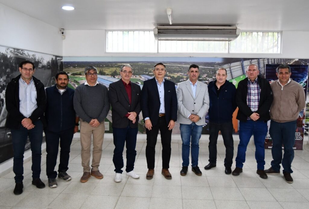 Autoridades provinciales y nacionales recorrieron establecimientos productivo y destacaron el potencial de la provincia Autoridades provinciales y nacionales recorrieron establecimientos productivo y destacaron el potencial de la provincia