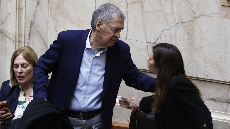 Sorpresivo pacto de Llaryora con Milei: hundió la ley de ayuda a las familias endeudadas Sorpresivo pacto de Llaryora con Milei: hundió la ley de ayuda a las familias endeudadas